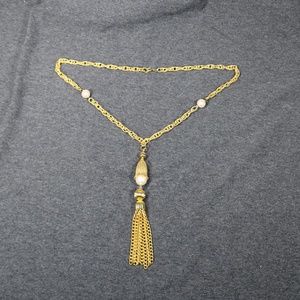 vintage costume jewelry sarah coventry gold tone faux pearl tassel Necklace